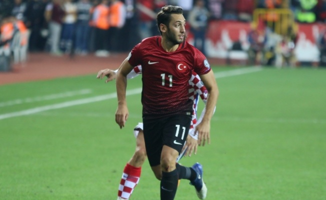 Hakan Çalhanoğlu: Galatasaray’da oynamak isterim