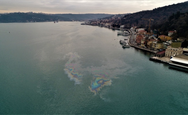 İstanbul Boğazı’nda çevre felaketi havadan görüntülendi