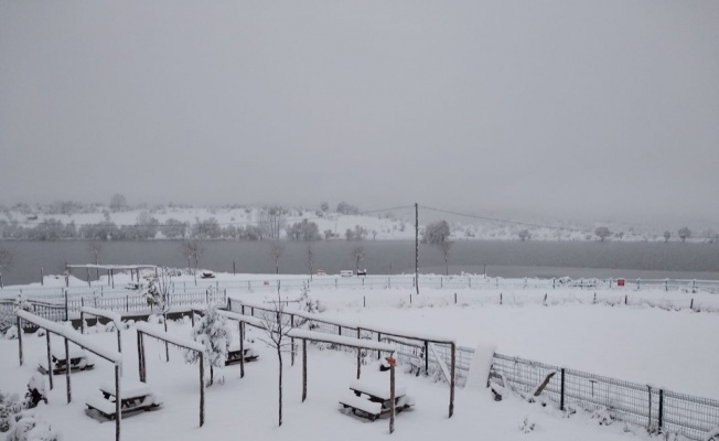 Kar kalınlığı 30 santimetre: Okullar tatil edildi