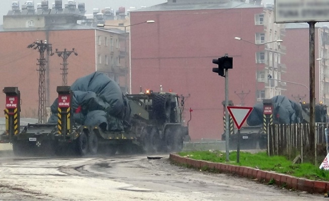 Sınıra askeri sevkiyat sürüyor