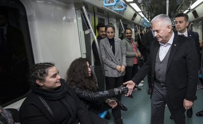 Binali Yıldırım Marmaray’la yolculuk yaptı