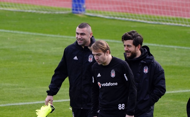 Burak Yılmaz Beşiktaş’ta ilk antrenmanına çıktı