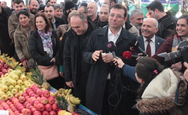 Ekrem İmamoğlu Tuzla’da semt pazarını gezdi