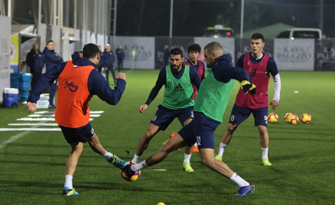 Fenerbahçe’de kamp çalışmaları sürüyor