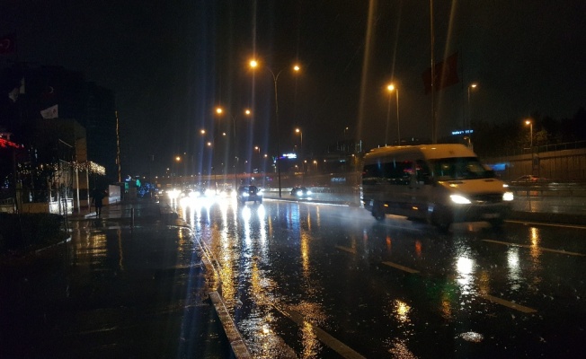 İstanbul’da kar yerine şiddetli yağmur geldi