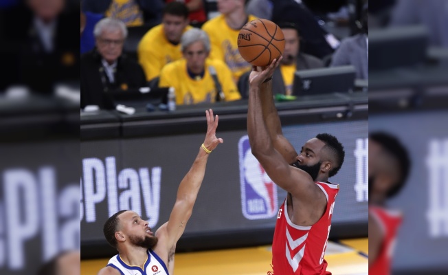 James Harden triple double ile takımını sırtladı