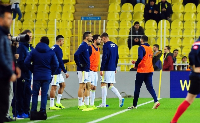 Kadıköy’de Fenerbahçeli futbolculara tepki