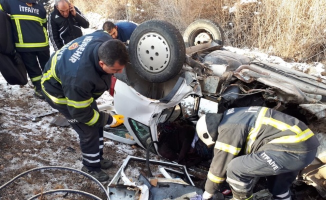 Otomobiller kafa kafaya çarpıştı: 2 ölü, 2 yaralı