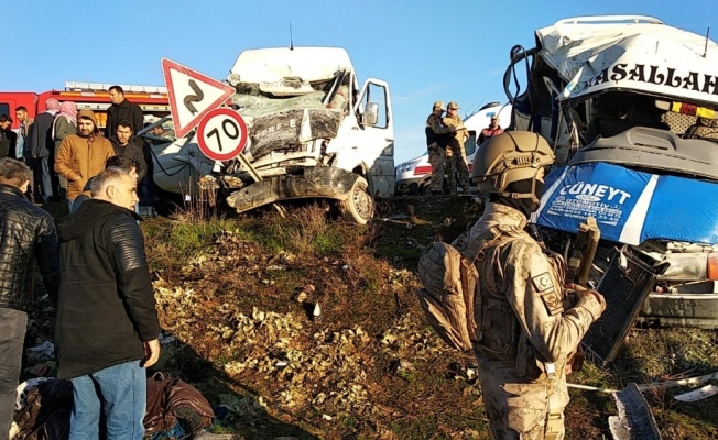 Şanlıurfa’da feci kaza: 2 ölü, 15 yaralı