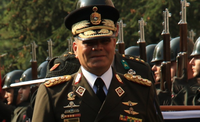 Savunma Bakanı Padrino Maduro’ya bağlılığını açıkladı