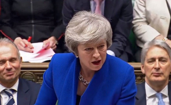 Theresa May parlamentodan güvenoyu aldı