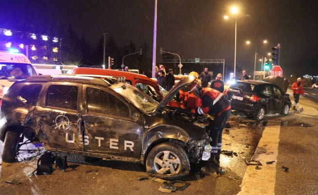 Alkollü sürücü trafiği birbirine kattı: 4 yaralı