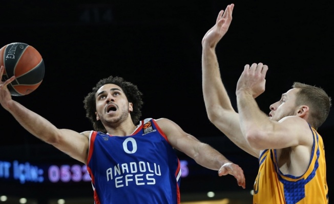 Anadolu Efes farklı kazandı