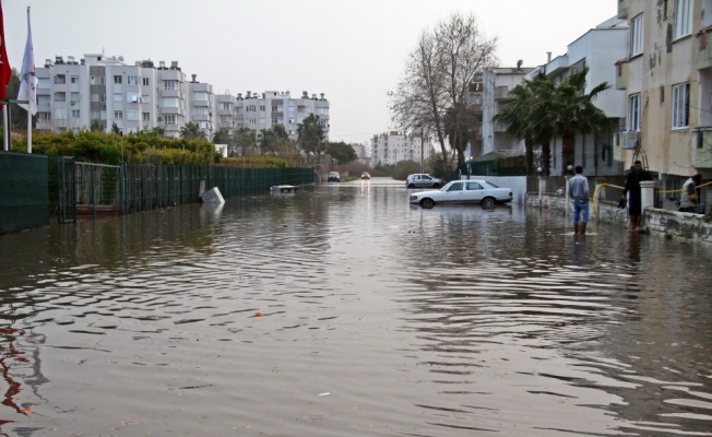 Antalya’da okullara fırtına tatili