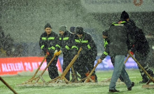 Başakşehir - Bursaspor maçı ertelendi