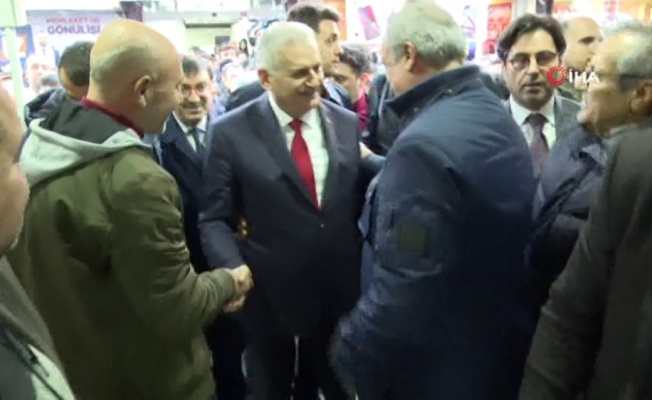 Binali Yıldırım’dan CHP seçim standına ziyaret