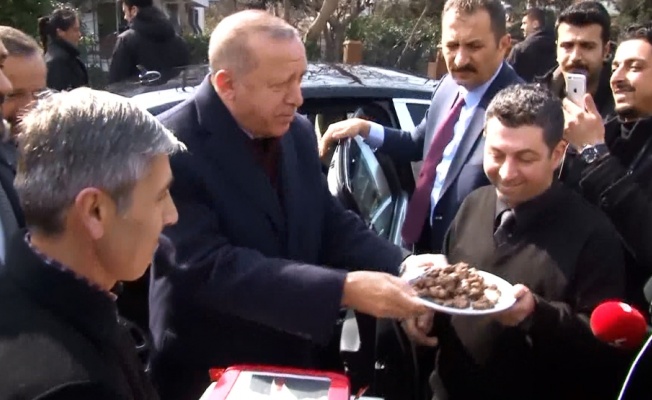 Erdoğan’a evinin önünde doğum günü sürprizi