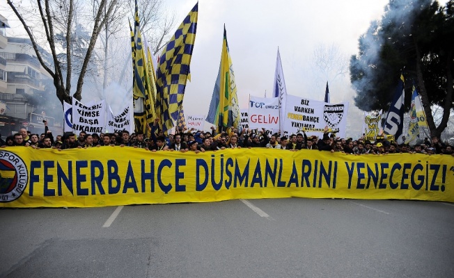 Fenerbahçeli taraftarlar TFF’ye tepki için yürüdü