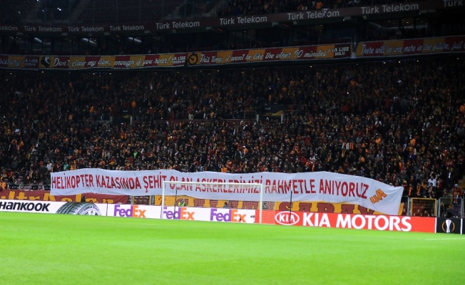 Galatasaray taraftarından anlamlı pankartlar