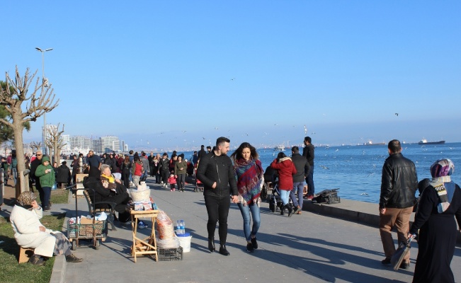 İstanbullular parklara ve sahil kenarlarına akın etti