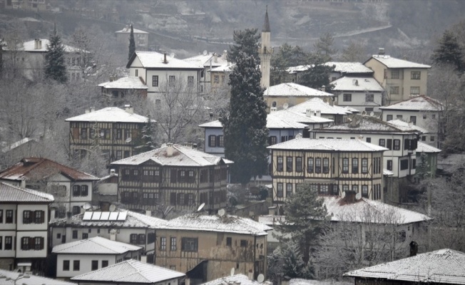 Safranbolu konakları beyaza büründü