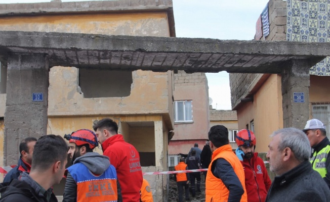 Siirt’te metruk bina kısmen çöktü: 3 çocuk yaralı