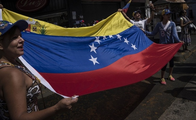 Venezuela'da muhalefet 'yardımları' beyaz giyerek ülkeye sokmayı deneyecek