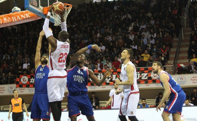 Anadolu Efes 1 sayıyla güldü