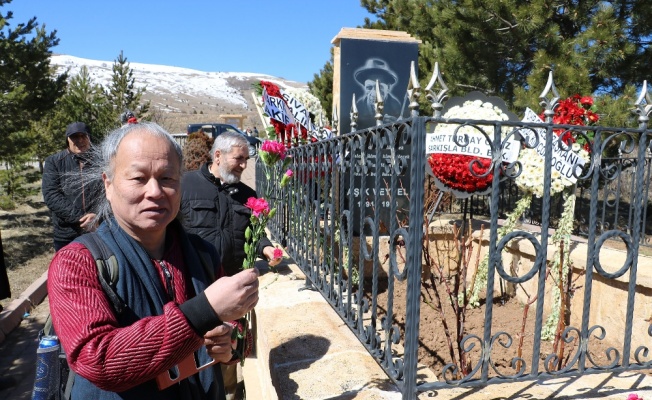 Aşık Veysel mezarı başında anıldı