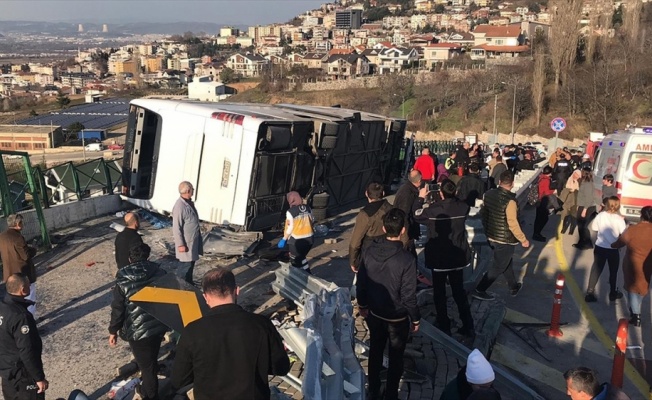 Bursa'da otobüs devrildi