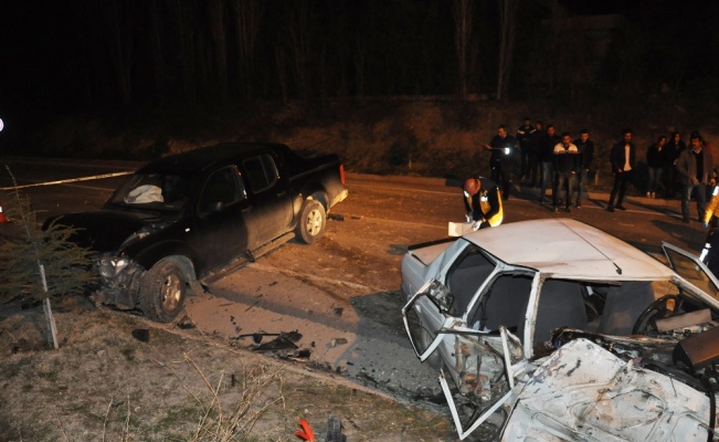 Cip ile çarpışan otomobil hurdaya döndü: 5 yaralı