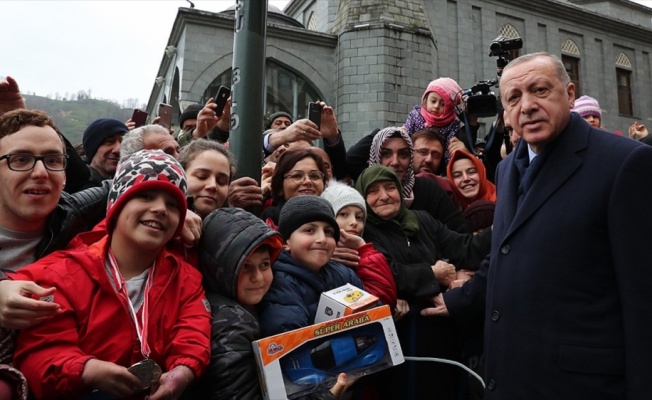 Cumhurbaşkanı Erdoğan Rize'de hemşehrileri tarafından uğurlandı