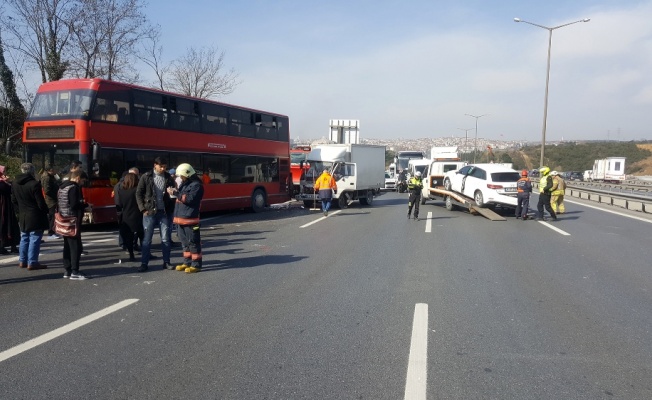 İstanbul’da TEM’i kilitleyen kaza