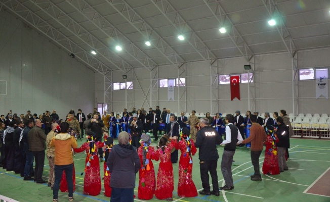 Kato Dağı eteklerinde ’huzur halayı’