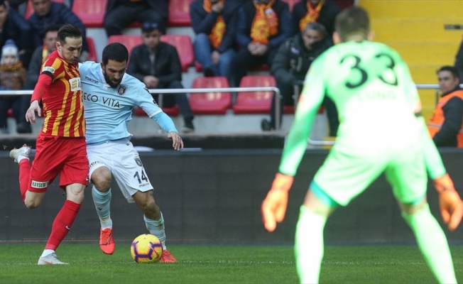 Lider Başakşehir Kayseri'den 1 puanla döndü