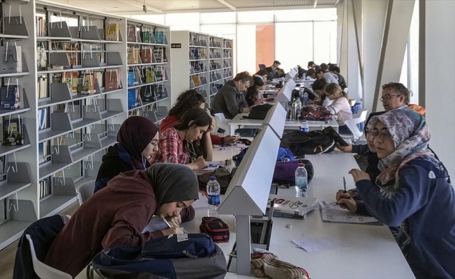 Merkezefendi'nin ödüllü kütüphanesine yoğun ziyaretçi ilgisi