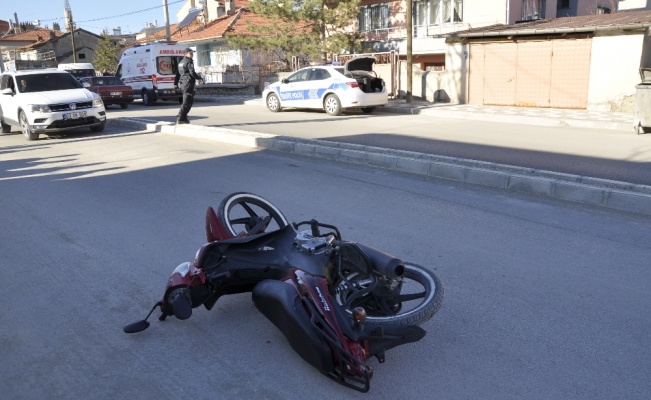 Motosiklet sürücüsünün kazada dili boğazına kaçtı