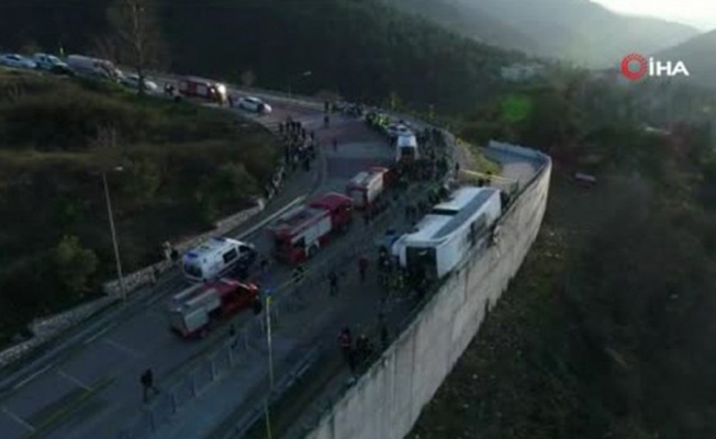 Öğrencileri taşıyan otobüs kaza yaptı: 48 yaralı