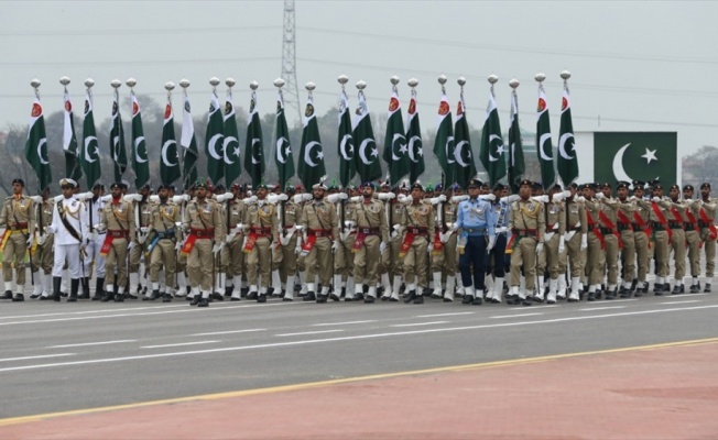 Pakistan'da milli gün kutlanıyor