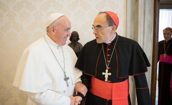 Papa, çocuk tacizini gizleyen kardinal ile görüştü