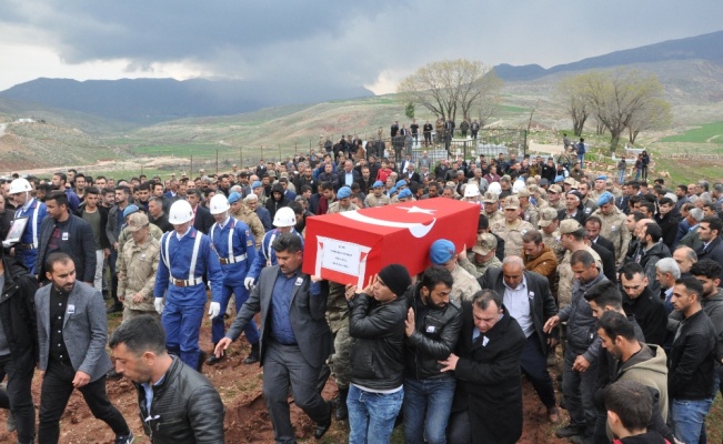 Şehit asker Şırnak’ta gözyaşları arasında toprağa verildi