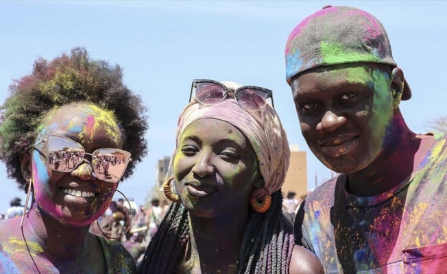 Senegal'de Holi Festivaline yoğun ilgi