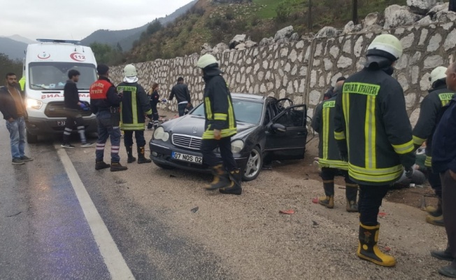 Akaryakıt tankeri ile otomobil çarpıştı: 4 yaralı