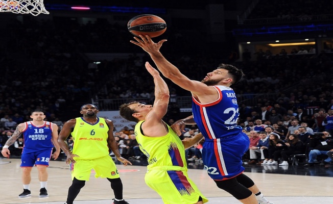 Anadolu Efes, Barcelona karşısında 2-0 peşinde