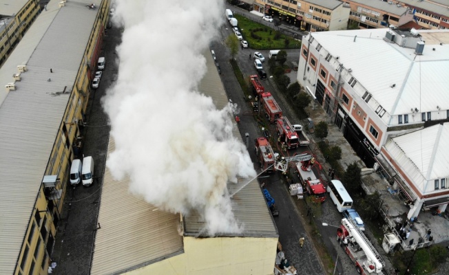 Başakşehir’de sanayi sitesindeki 2 iş yeri yandı