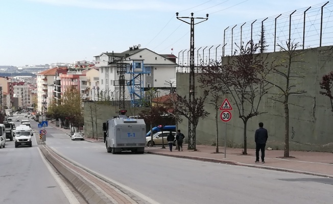 Cezaevi önünde toplanan göstericilere polis müdahalesi: 16 gözaltı