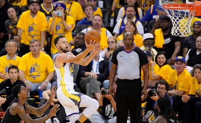 Curry play-off'lara rekorla başladı