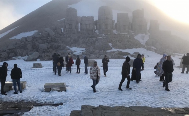 Dünya mirası Nemrut'a ziyaretçi akını