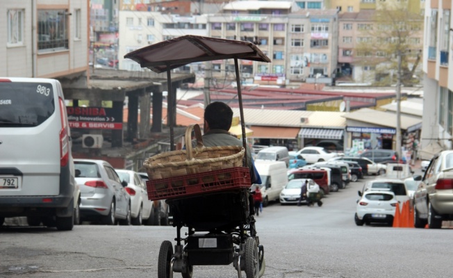 Geçimini sağlamak için tek isteği bir engelli aracı