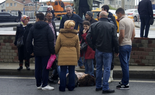 Genç kıza çarpan taksici bir an olsun başından ayrılmadı